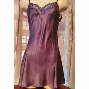 Vintage Y2K Victoria Secret LACE Baby Doll nightgown slipdress.Purple Silky NWT